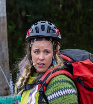 Emma Caroline Deichmann som Mina